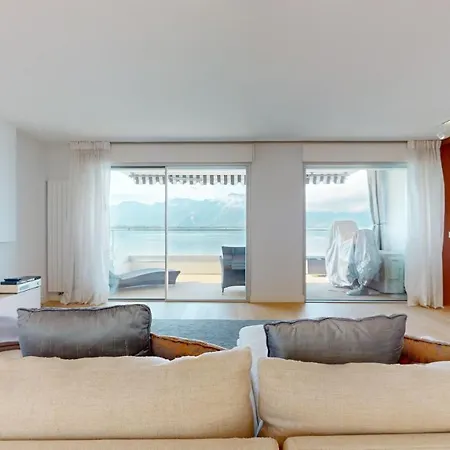 公寓 Lakefront With Exceptional View