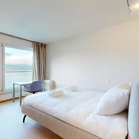 Lakefront With Exceptional View Territet