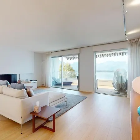 Lakefront With Exceptional View Apartamento